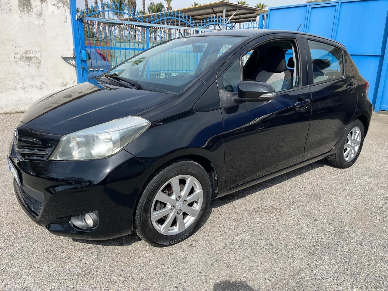 Toyota yaris 5P-1.0 benz-98000km-Full-2012