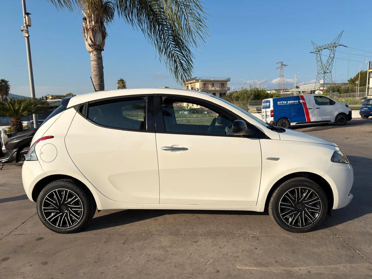 Lancia Ypsilon Hybrid Gold 2023 Nav e Retrocamera
