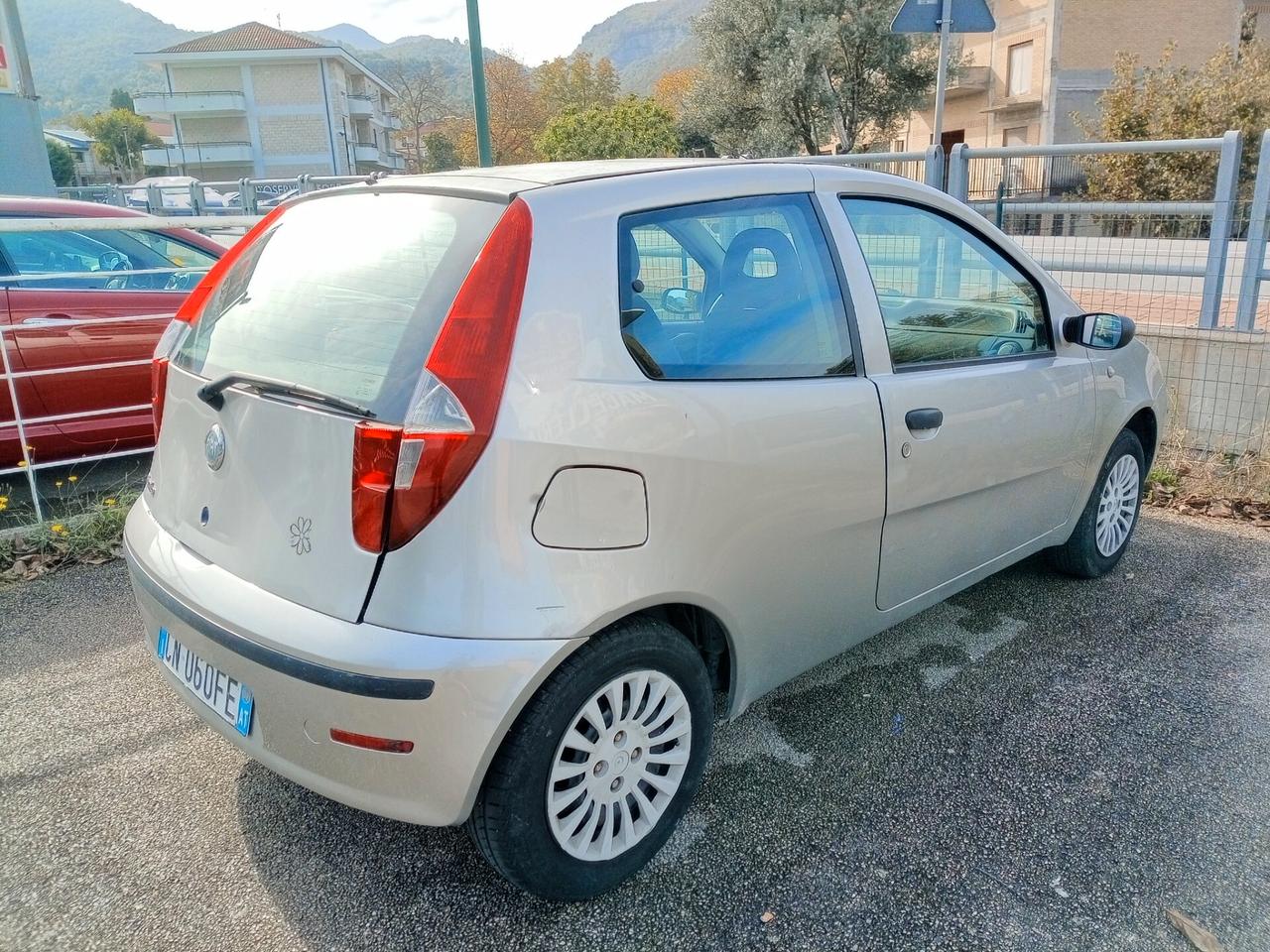 Fiat Punto 1.2i cat 3 porte EL ( impianto GPL) x neopatentati