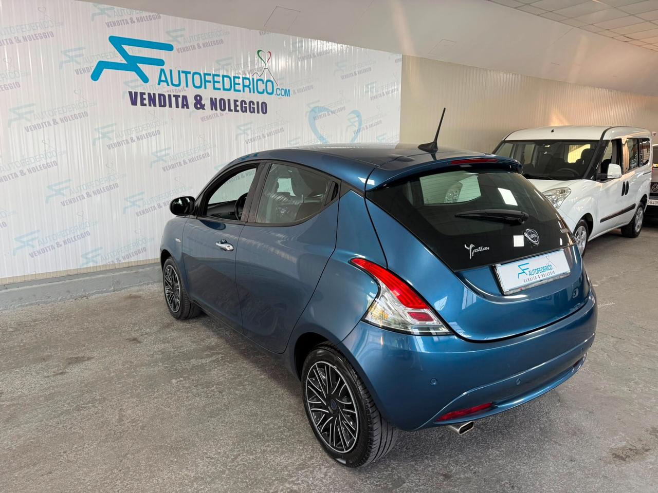 Lancia Ypsilon 1.0 Hybrid 5 porte S&S Alberta Ferretti