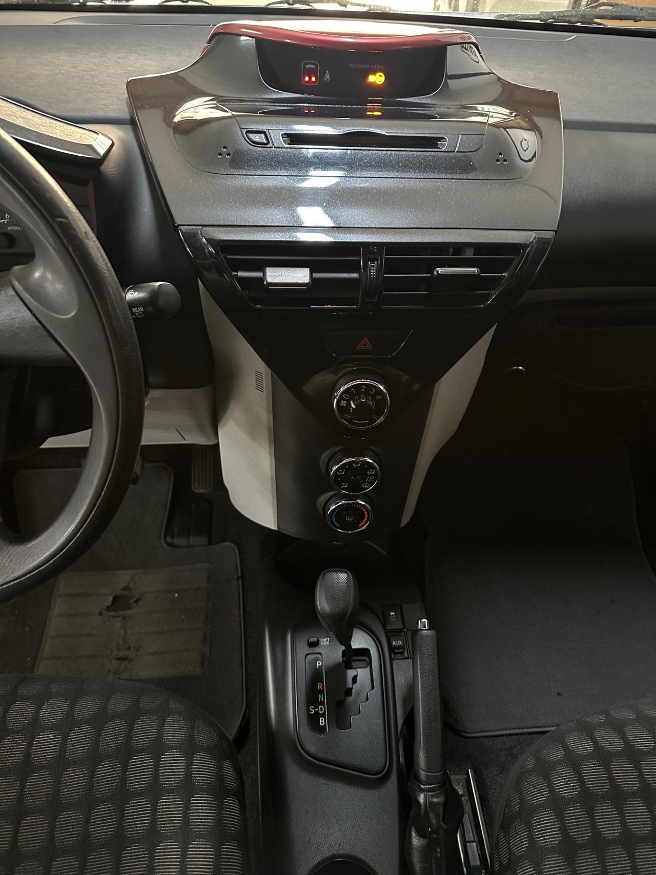 Toyota iQ 1.0 CVT Trend