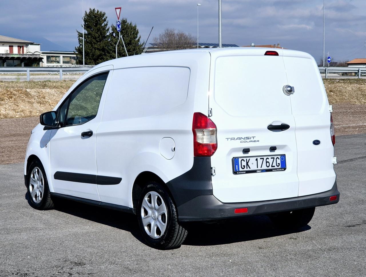 FORD TRANSIT COURIER