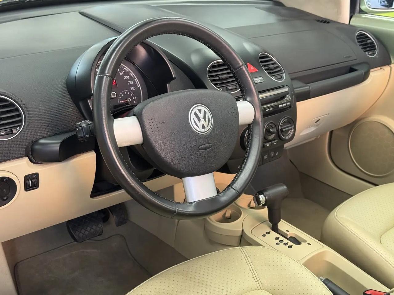 Volkswagen New Beetle 1.6 Cabrio automatica