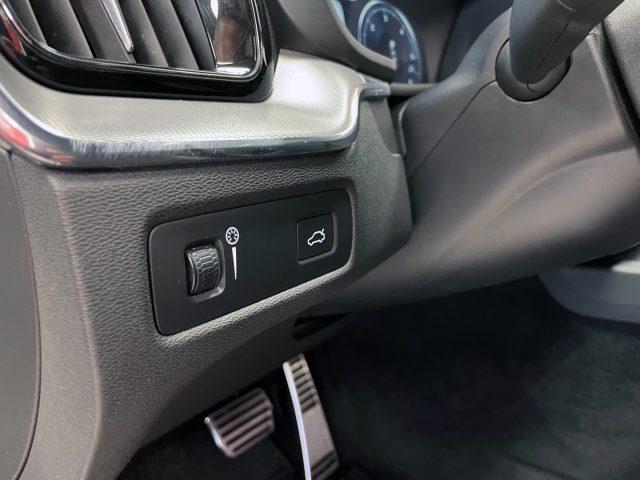 VOLVO XC60 2.0 D4 R-DESIGN AWD GEARTRONIC