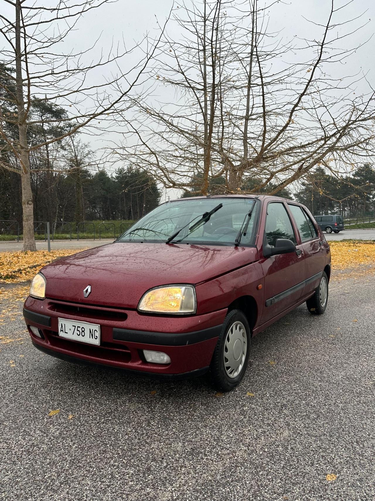 Renault Clio 1.2 neopatentati