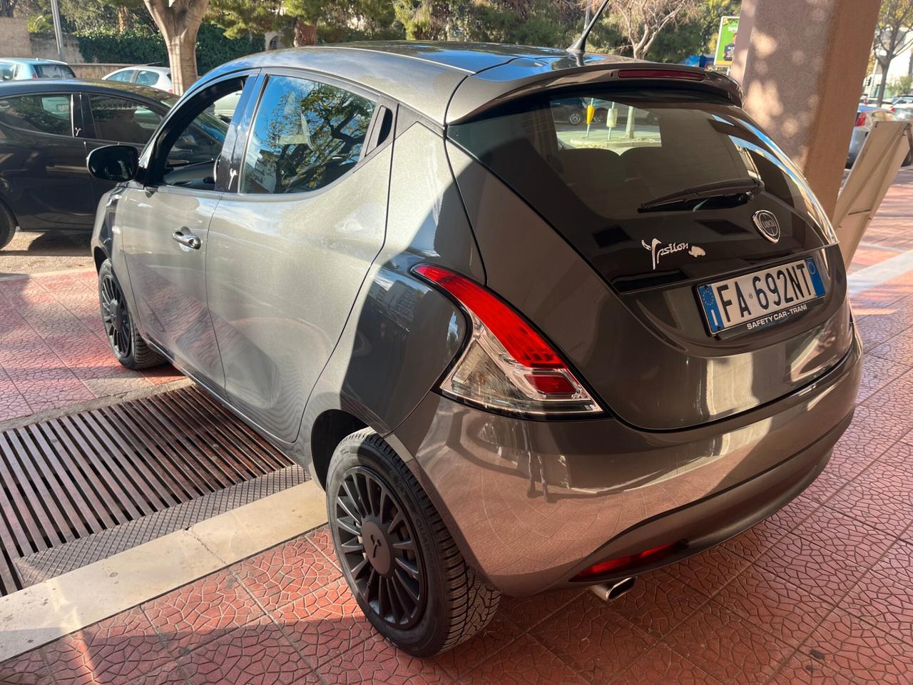 Lancia Ypsilon 1.3MJT 95CV 5p perfetta garantita-15