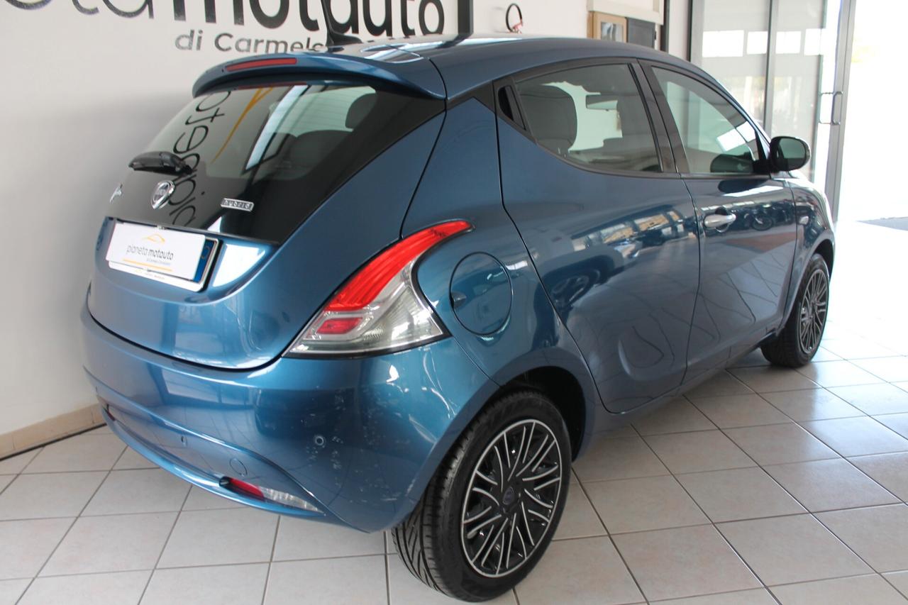 Lancia Ypsilon 1.0 FireFly 5 porte S&S Hybrid Ecochic A. Ferretti