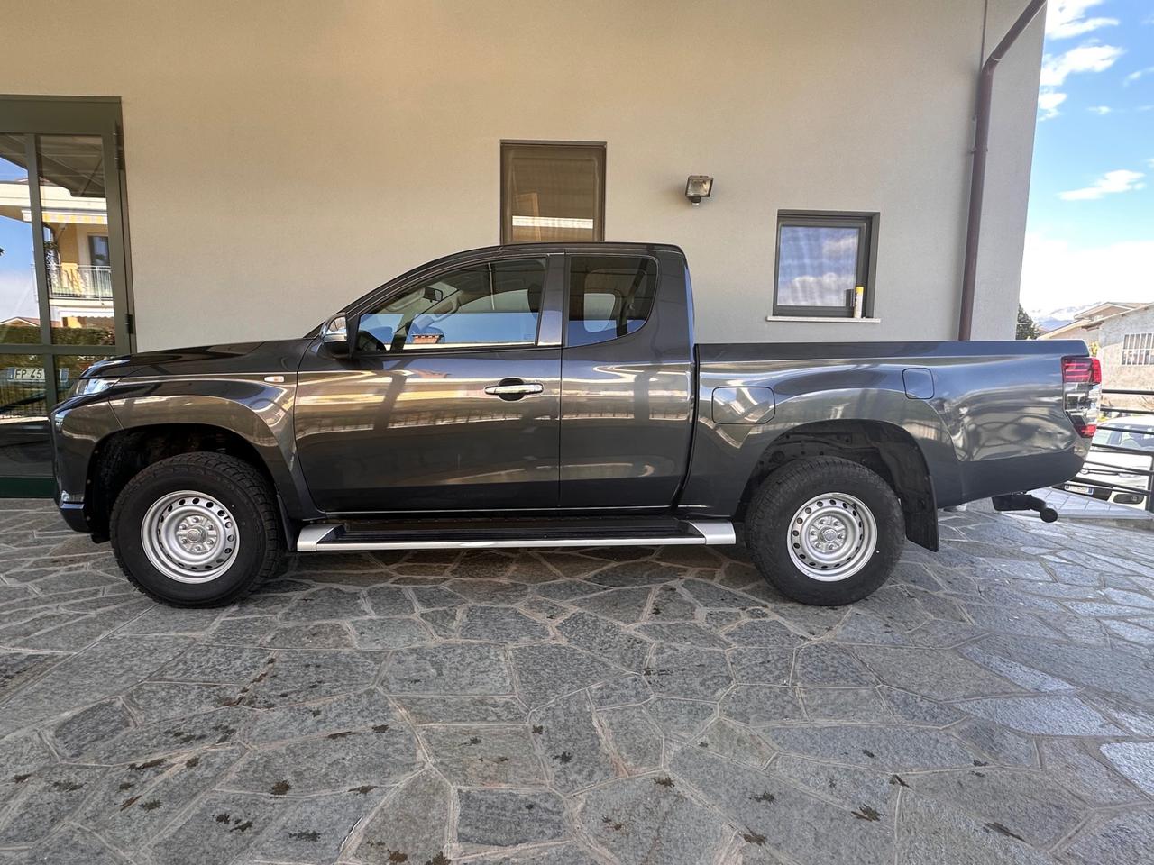 Mitsubishi L200 Club Cab L200 cl.cab 2.3d Invite 4wd 150cv