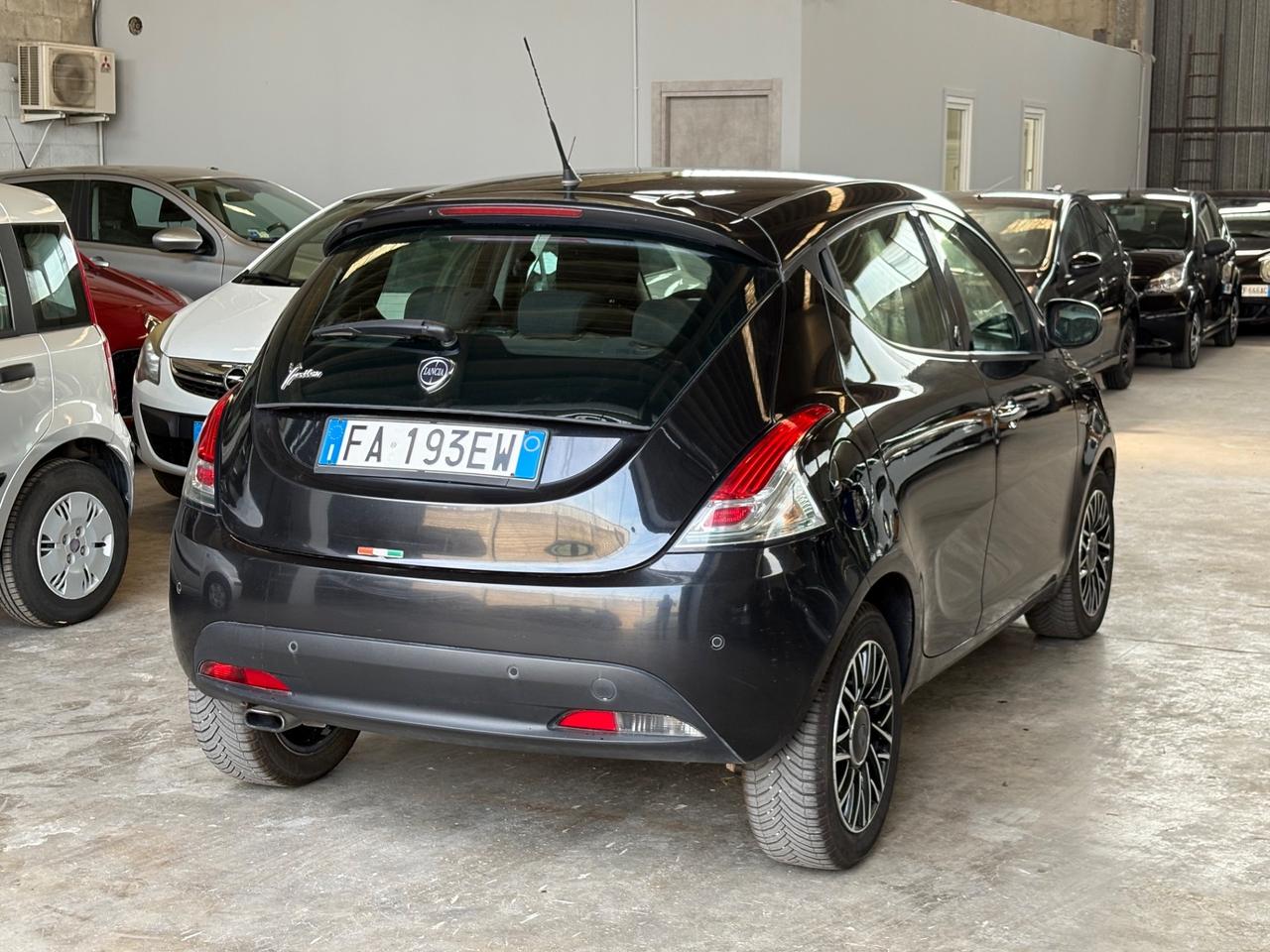 Lancia Ypsilon 0.9 TwinAir 85 CV 5 porte Metano Ecochic Elefantino