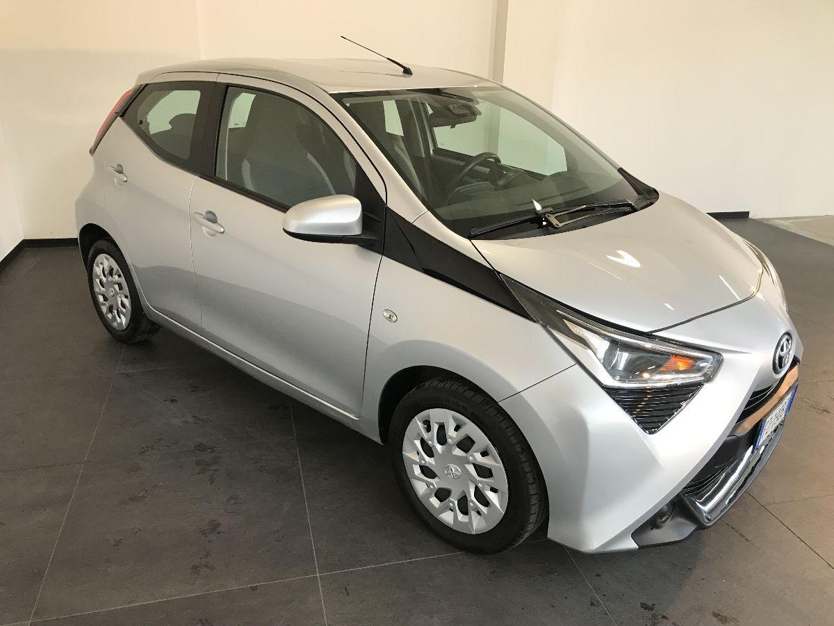 TOYOTA Aygo Connect 1.0 VVT-i 72 CV 5p. x-play