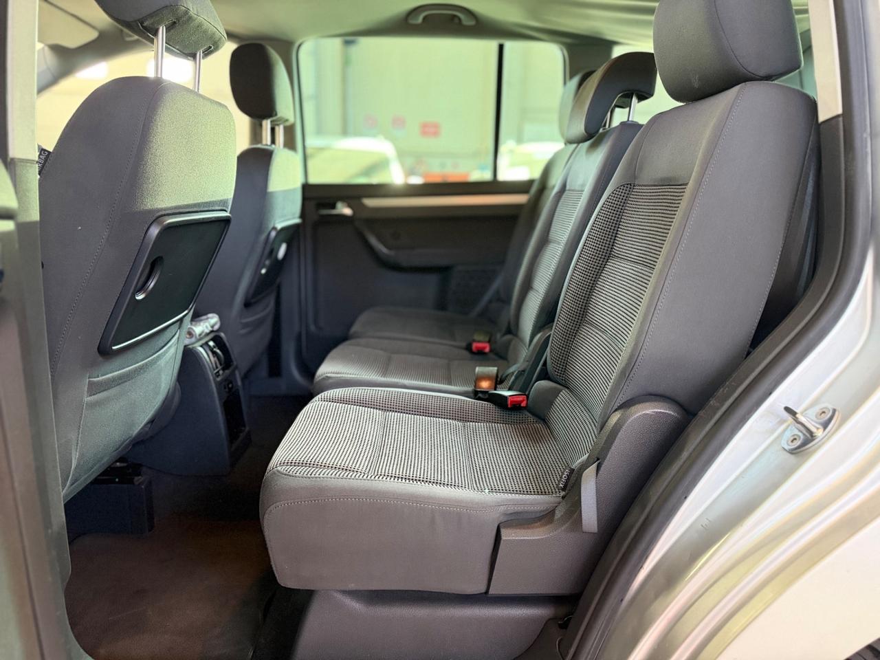 Volkswagen Touran 2.0 16V TDI DSG Highline