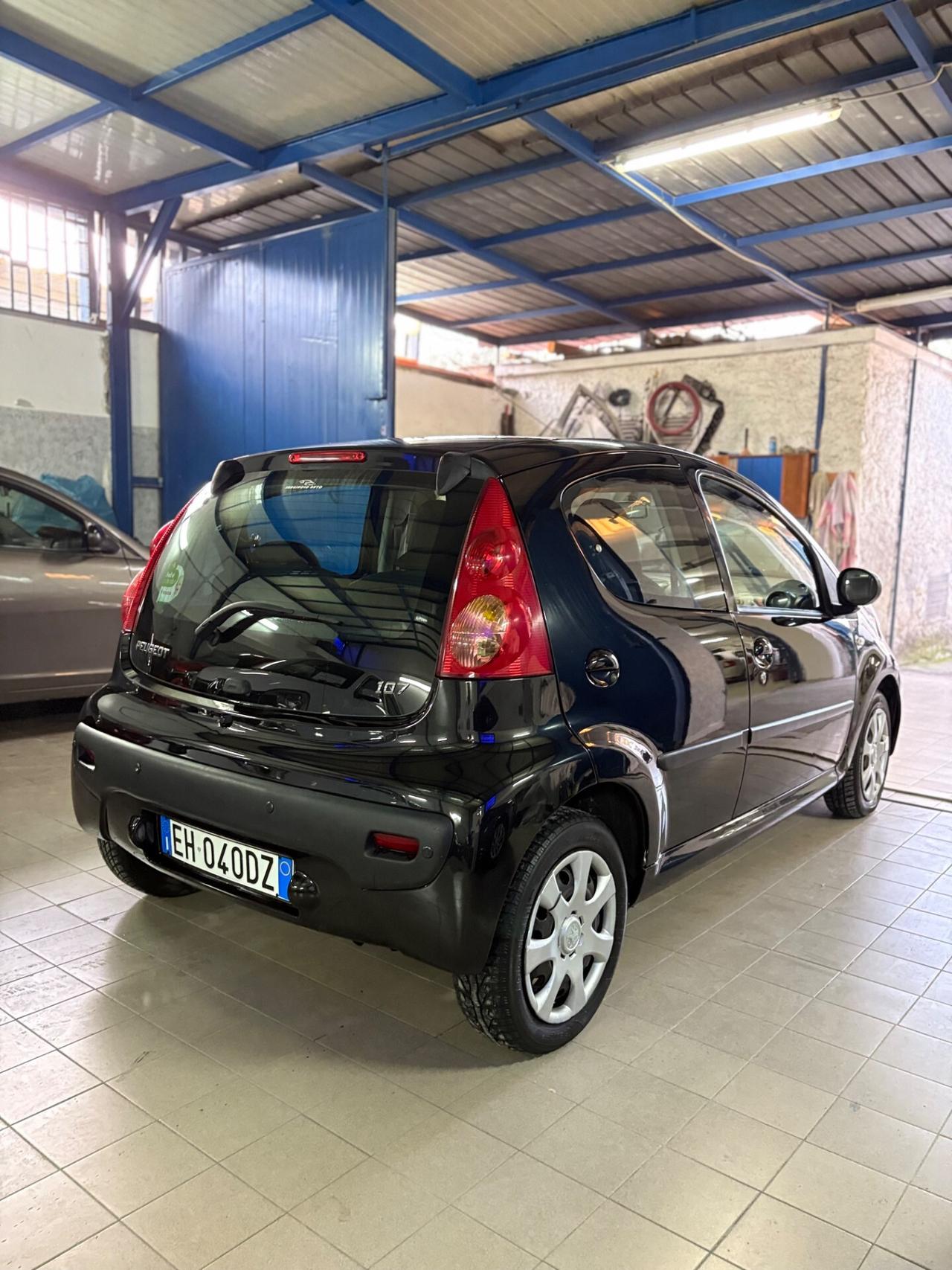 Peugeot 107 AUTOMATICA 1.0 BENZ 5 porte