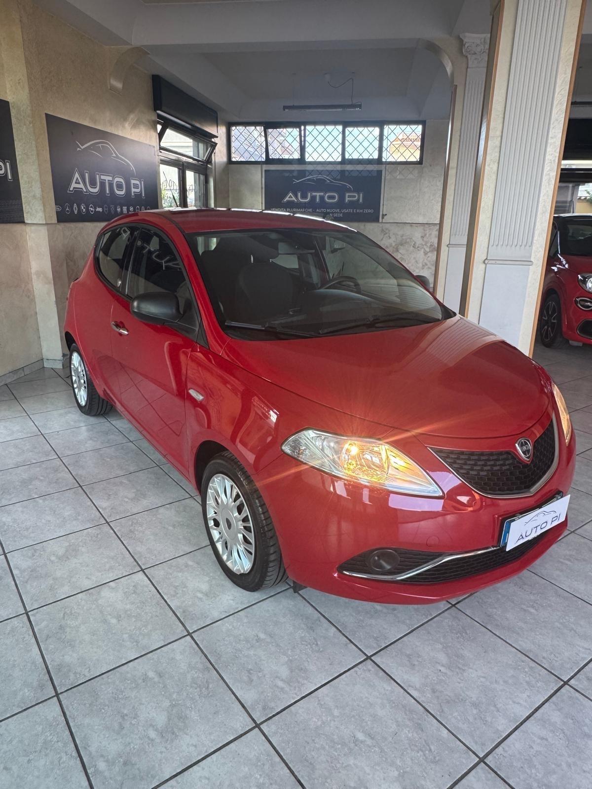 Lancia Ypsilon 1.2 69 CV 5 porte GPL Ecochic Silver
