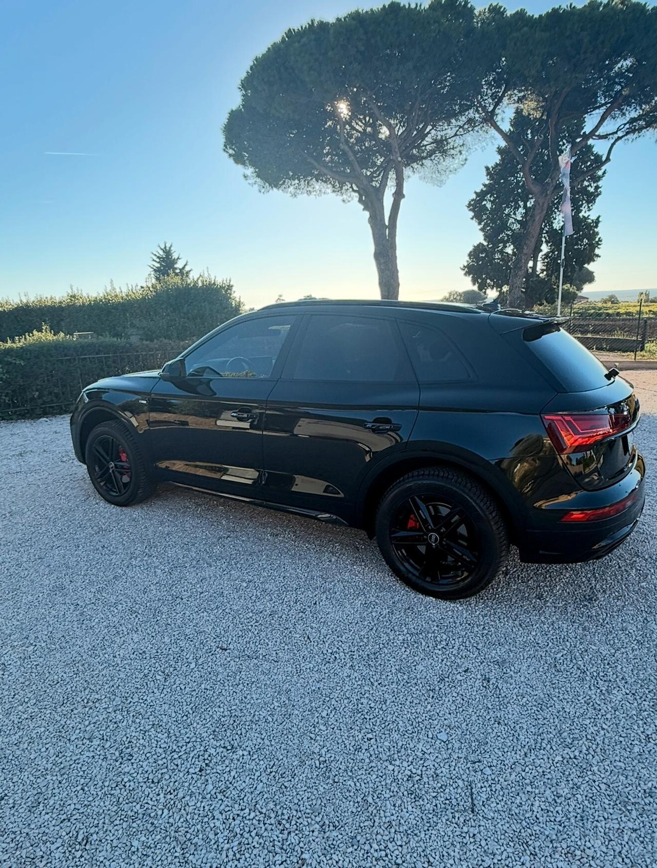 Audi Q5 40 TDI 204 CV quattro S tronic line Identity Black