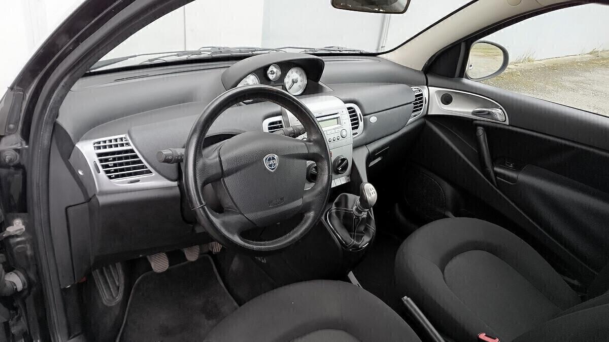 Lancia Ypsilon 1.2 - imp. GPL -
