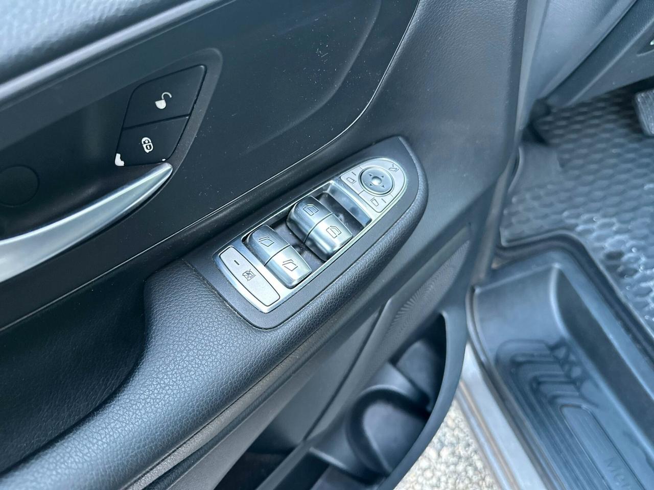 Mercedes-benz V 200 d 8p. Compact navi pdc telecamera full