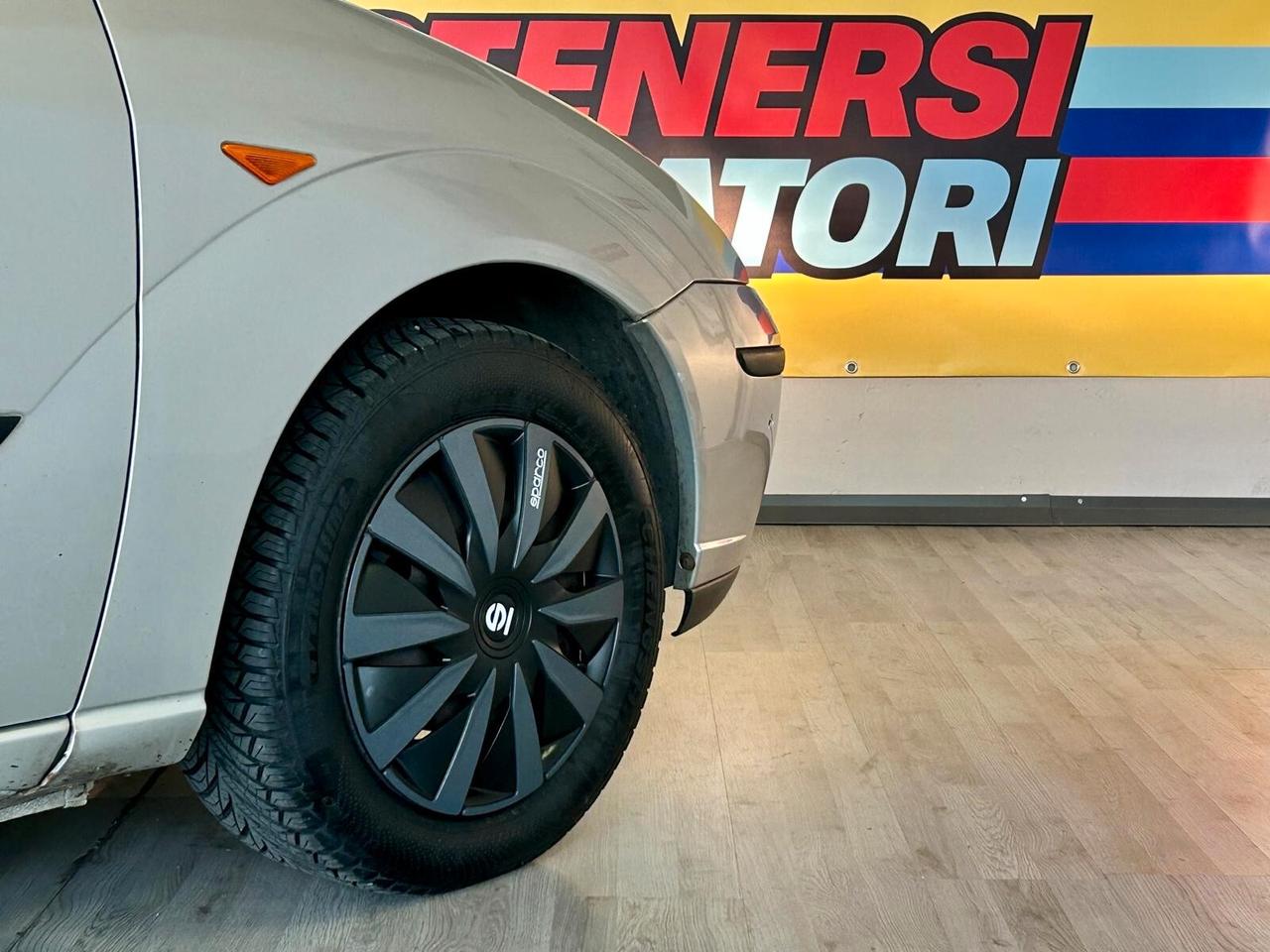 Ford Focus *CLIMATIZZATORE* GPL* VETRI NERI NUOVI* ONESTISSIMA * + CHE ECONOMICA!
