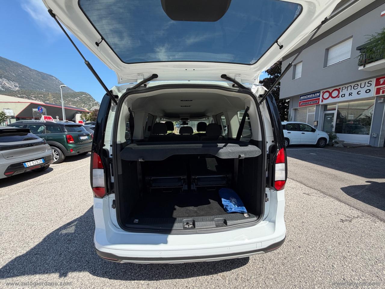 FORD Gr. Tourneo Connect 2.0 EBl 122CV Active WINTER PACK