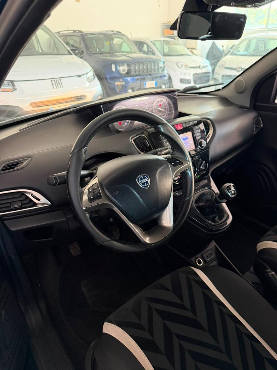 Lancia Ypsilon 1.2 69 CV 5P. Gold