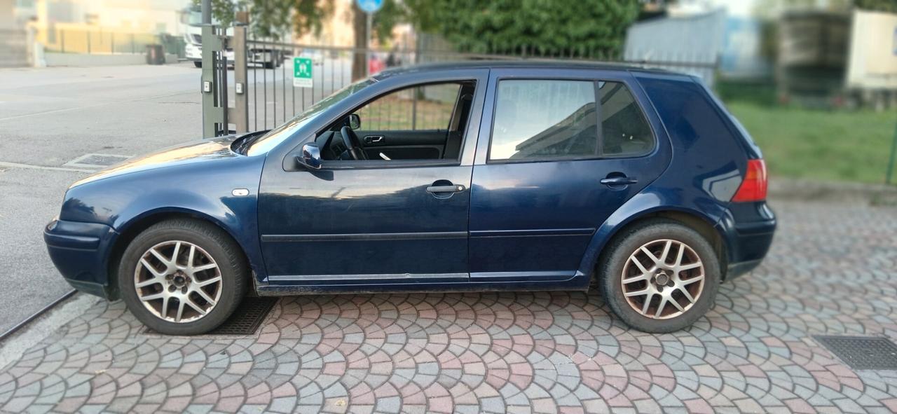Volkswagen Golf 4 1.6 benzina euro 4 neopatentati