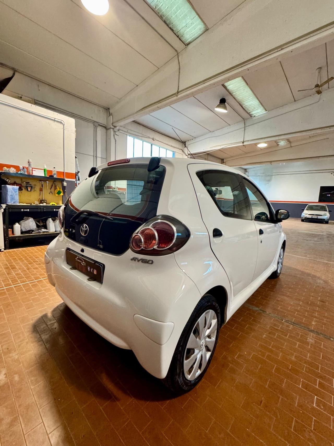 Toyota Aygo 1.0 12V VVT-i 5 porte Orange Connect