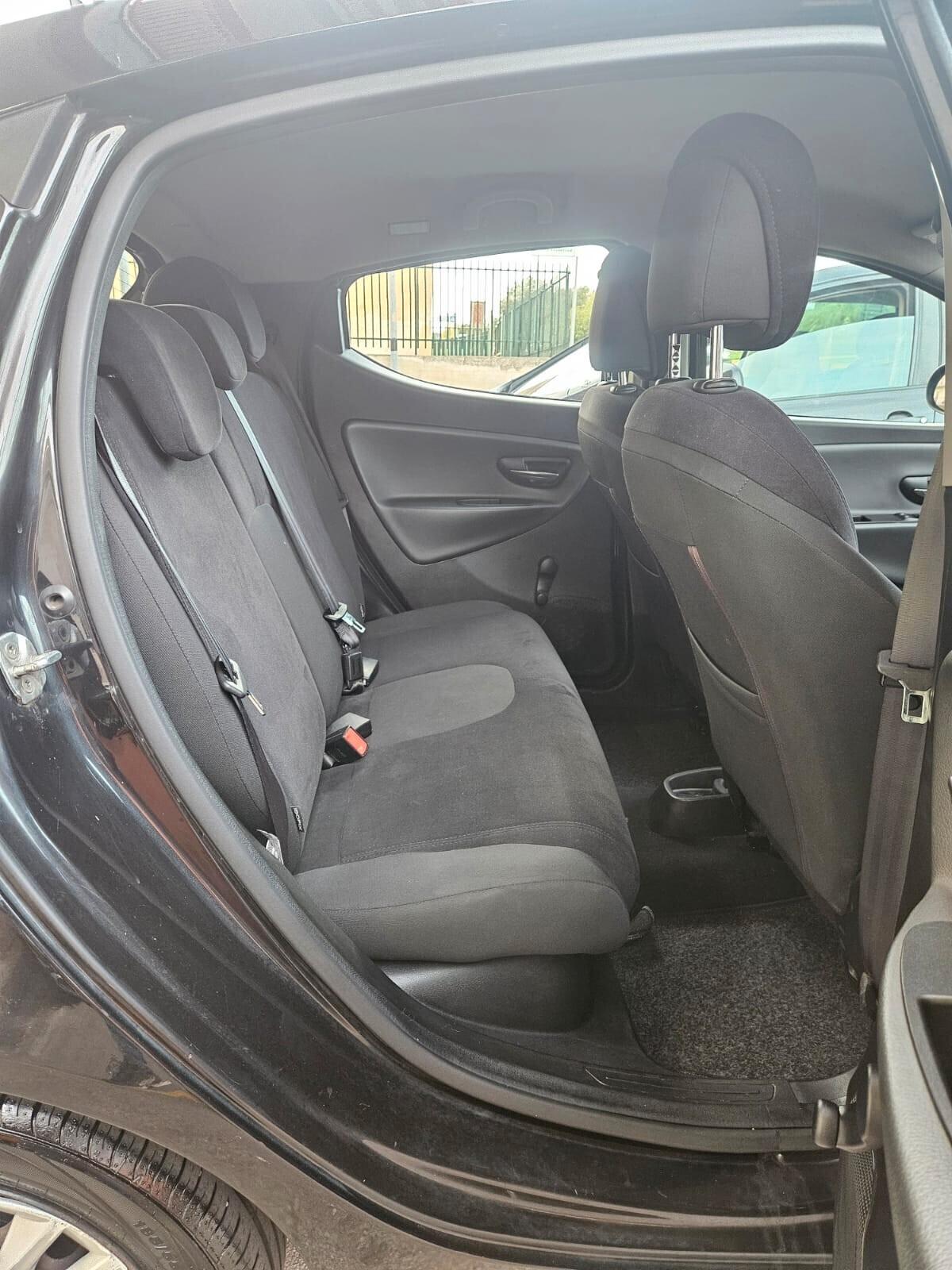 Lancia Ypsilon AUTOMATICA 900 benz 85cv