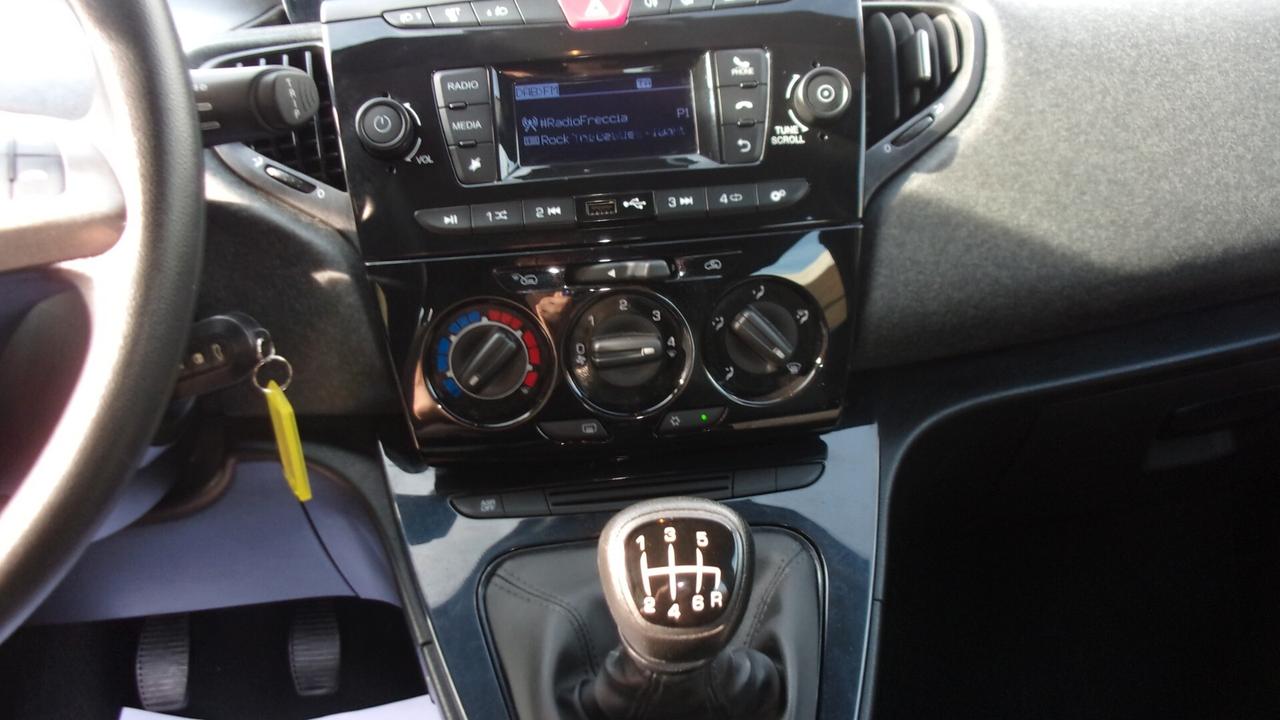 Lancia Ypsilon 1.0 FireFly 5 porte S&S Hybrid Ecochic Gold