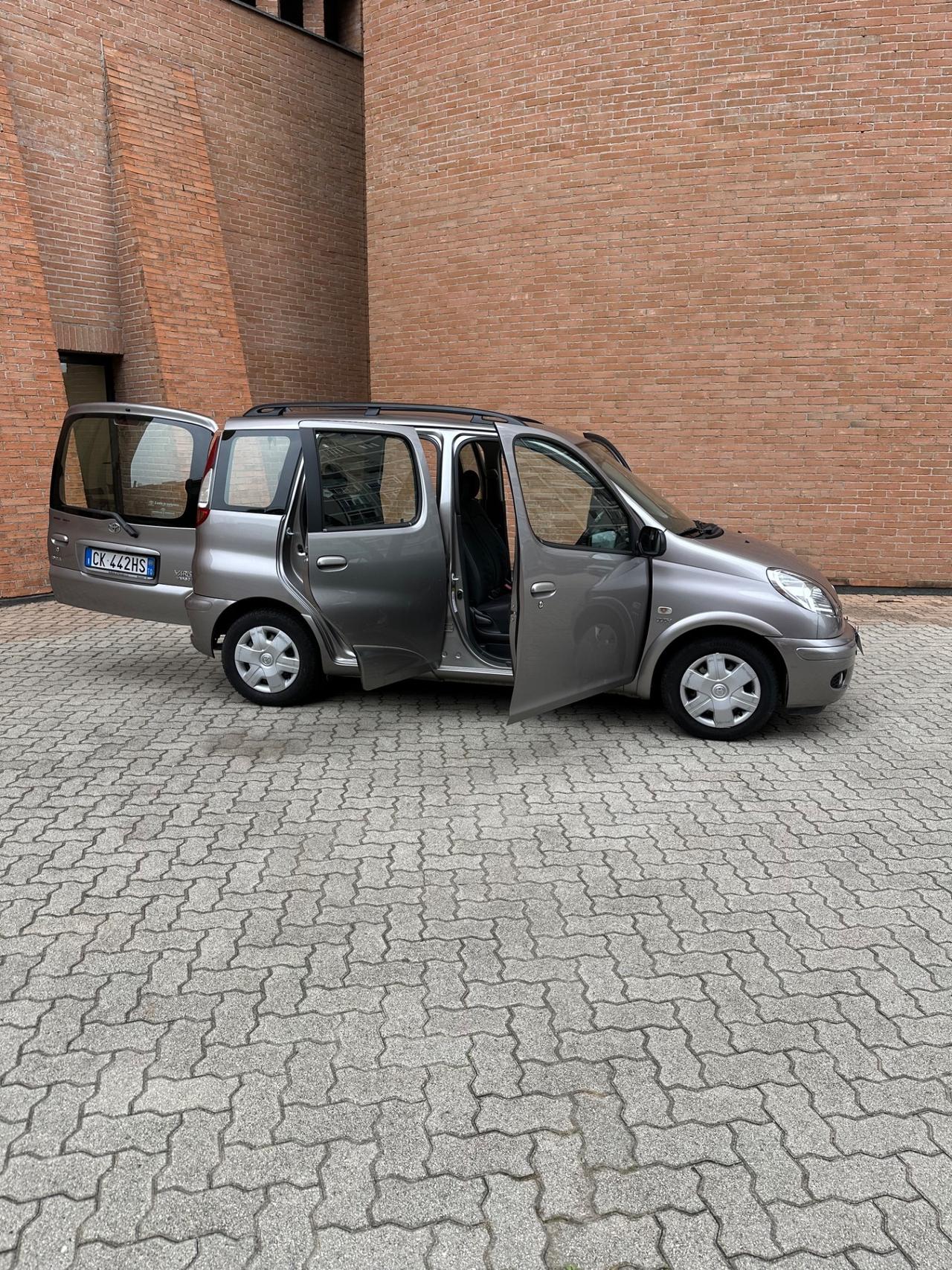 Toyota Yaris Verso 1.3i 16V cat Sol '03
