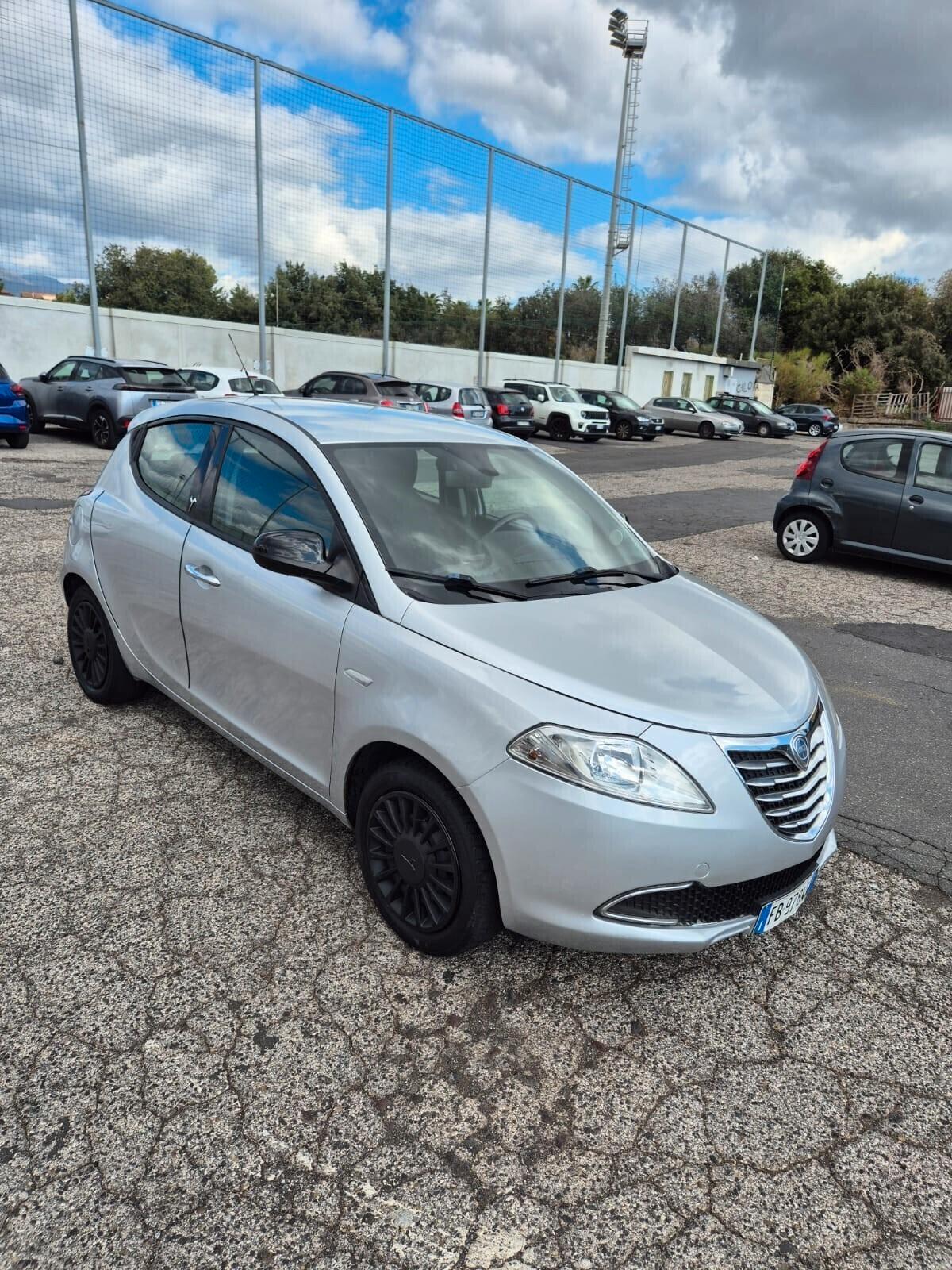 Lancia Ypsilon 1.2 69 CV 5 porte Platinum