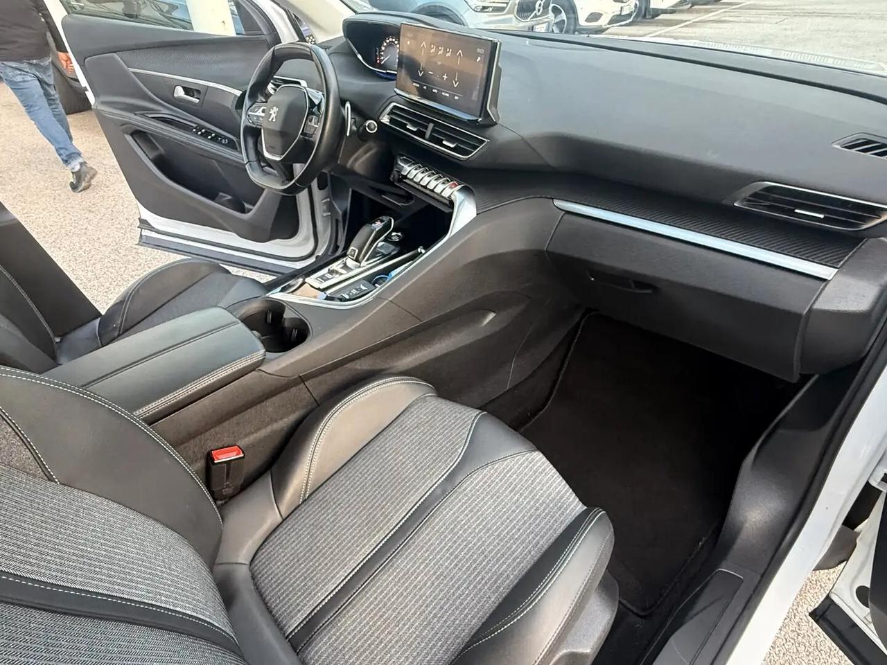 Peugeot 3008 BlueHDi 130 S&S EAT8 Allure