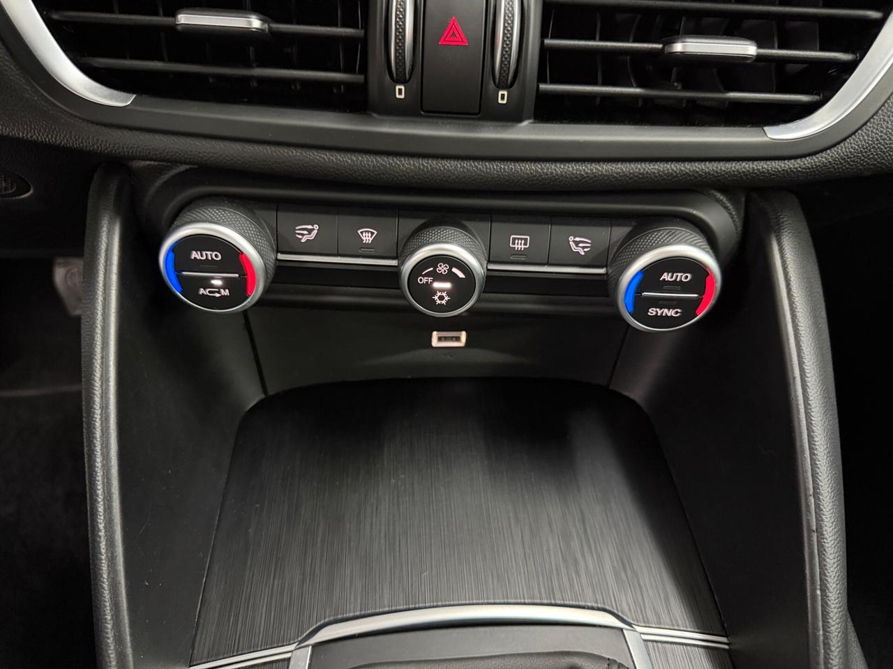 Alfa Romeo Giulia 2.2 TD 150 CV SUPER KIT DISTRIBUZIONE ESEGUITO A 109000 KM GOMME NUOVE - CARFAX VISIBILE DALLE FOTO