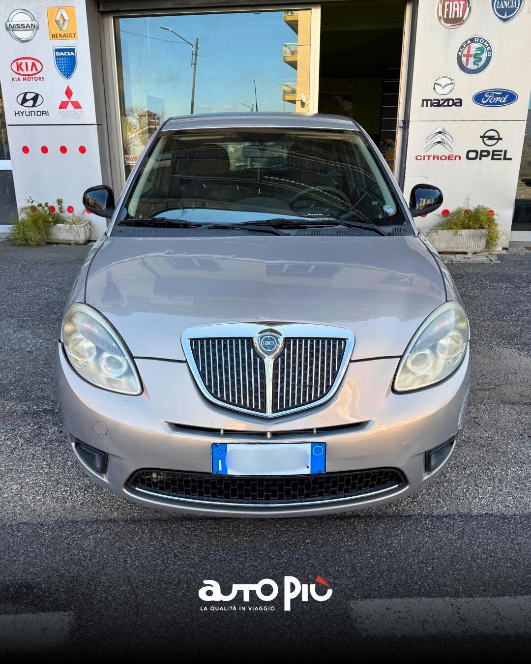 Lancia Ypsilon 1.3 MJT 75 CV New Oro