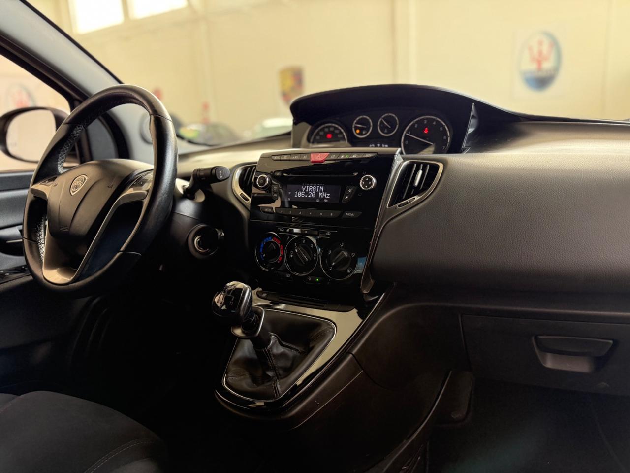 Lancia Ypsilon 0.9 TwinAir 85 CV 5 porte Metano