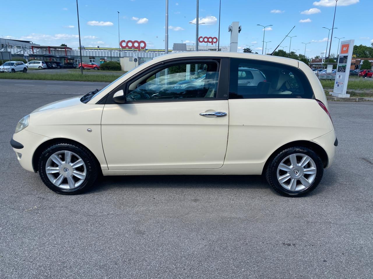 Lancia Ypsilon 1.2 16V Argento