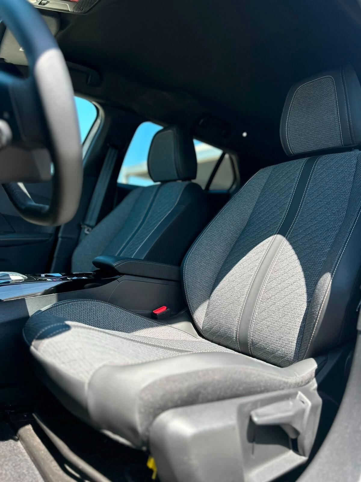 Peugeot 2008 Hybrid 145 e-DCS6 Allure