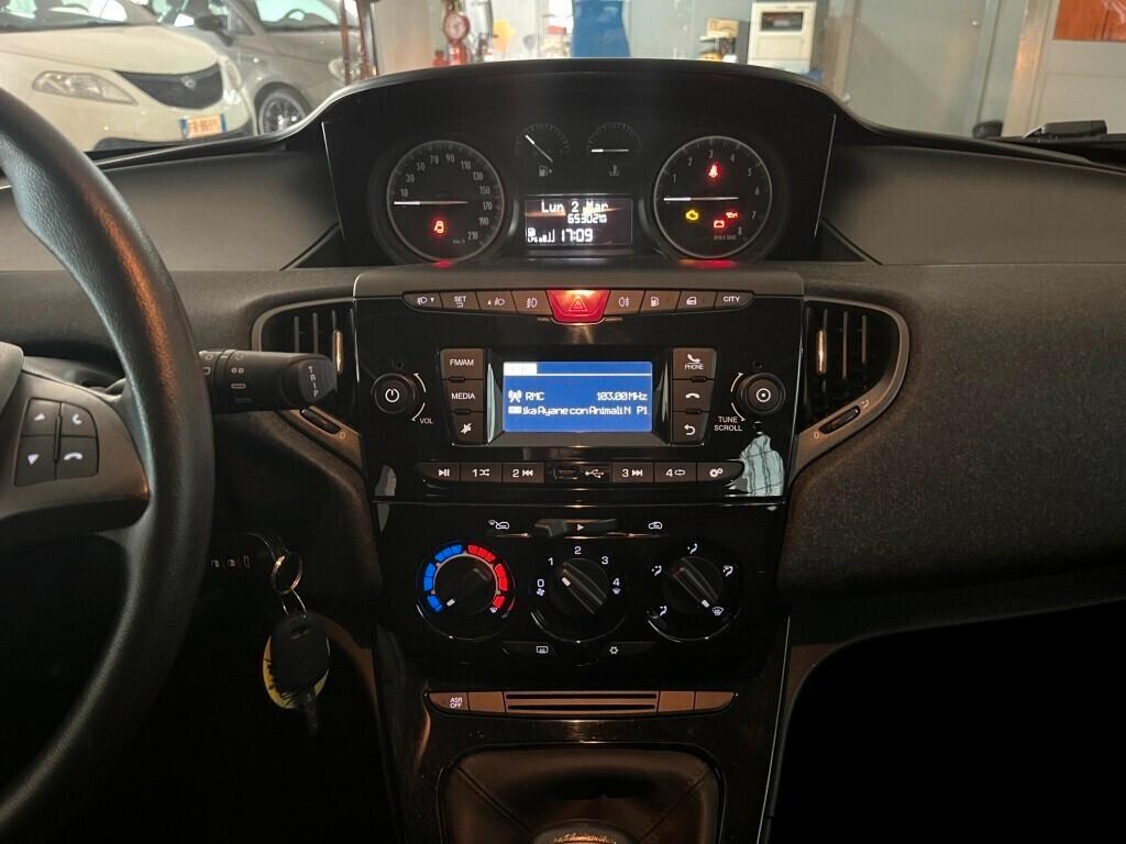 Lancia Ypsilon 1.2 69cv 5p Gpl Ecochic Adatta a Neopatentati