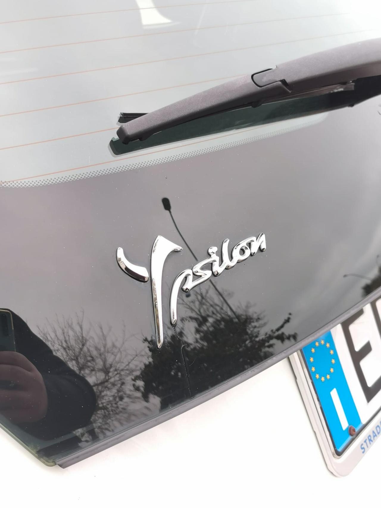 Lancia Ypsilon 1.2 69 CV 5P. Silver 2013