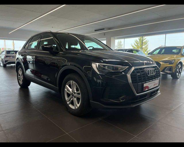 AUDI Q3 35 TDI quattro S tronic Business