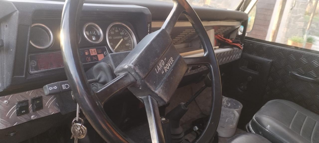 Land Rover Defender 90 diesel Hard-top