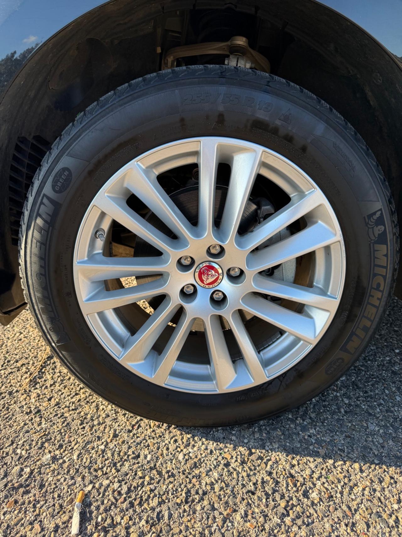 Jaguar F-Pace 2.0 D 180 CV AWD aut. Chequered Flag