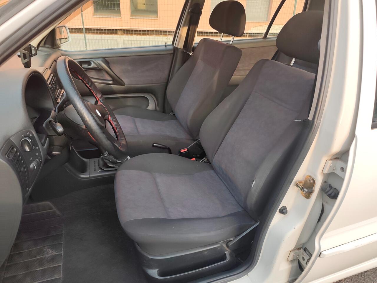 Volkswagen Polo 1.4 Benz 5 porte neopatentati