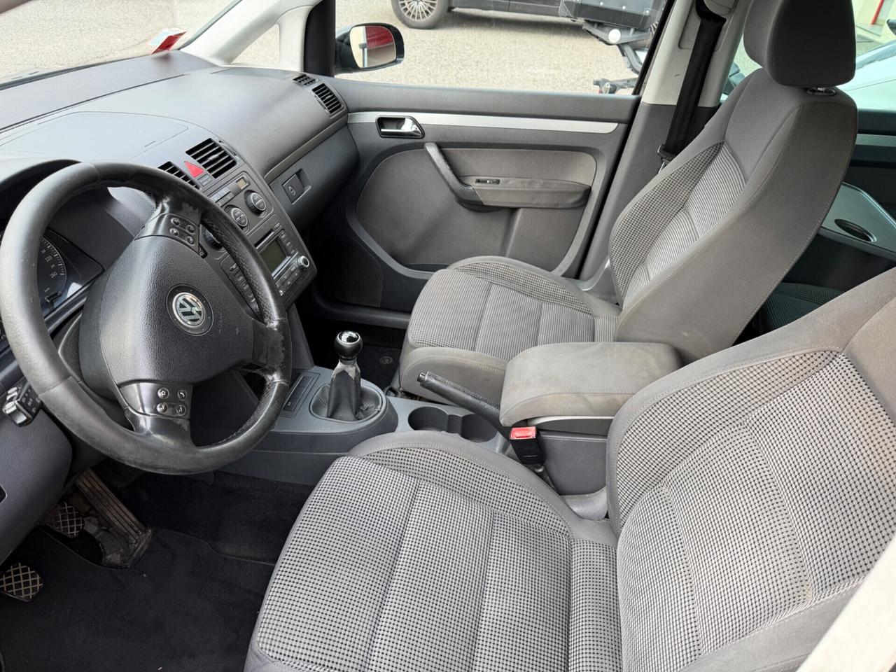 VW Touran 2.0 TDI 5-POSTI 6-MRCE FAMIGLIARE