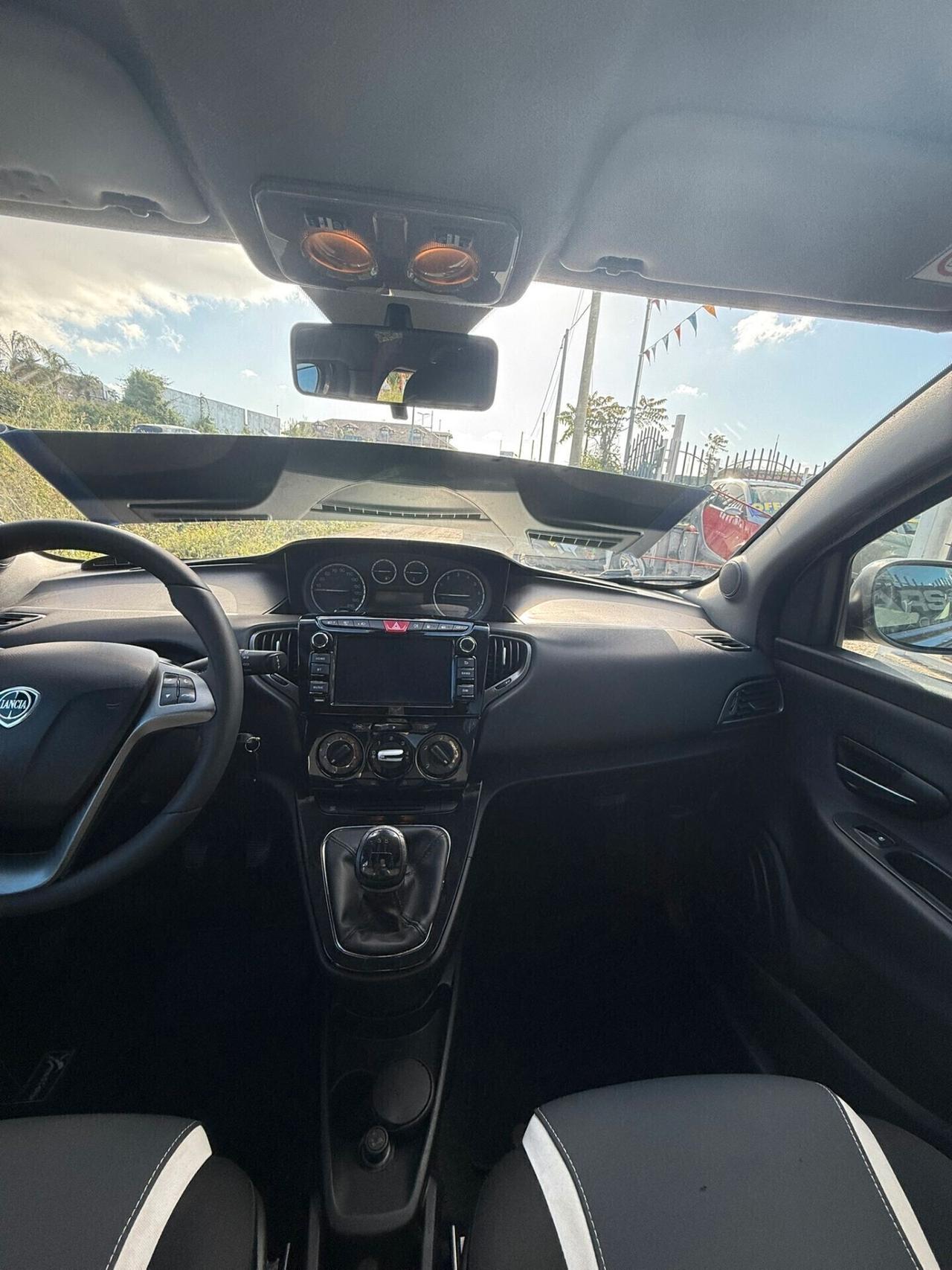 Lancia Ypsilon 0.9 TwinAir 85 CV 5 porte Metano Ecochic Elle
