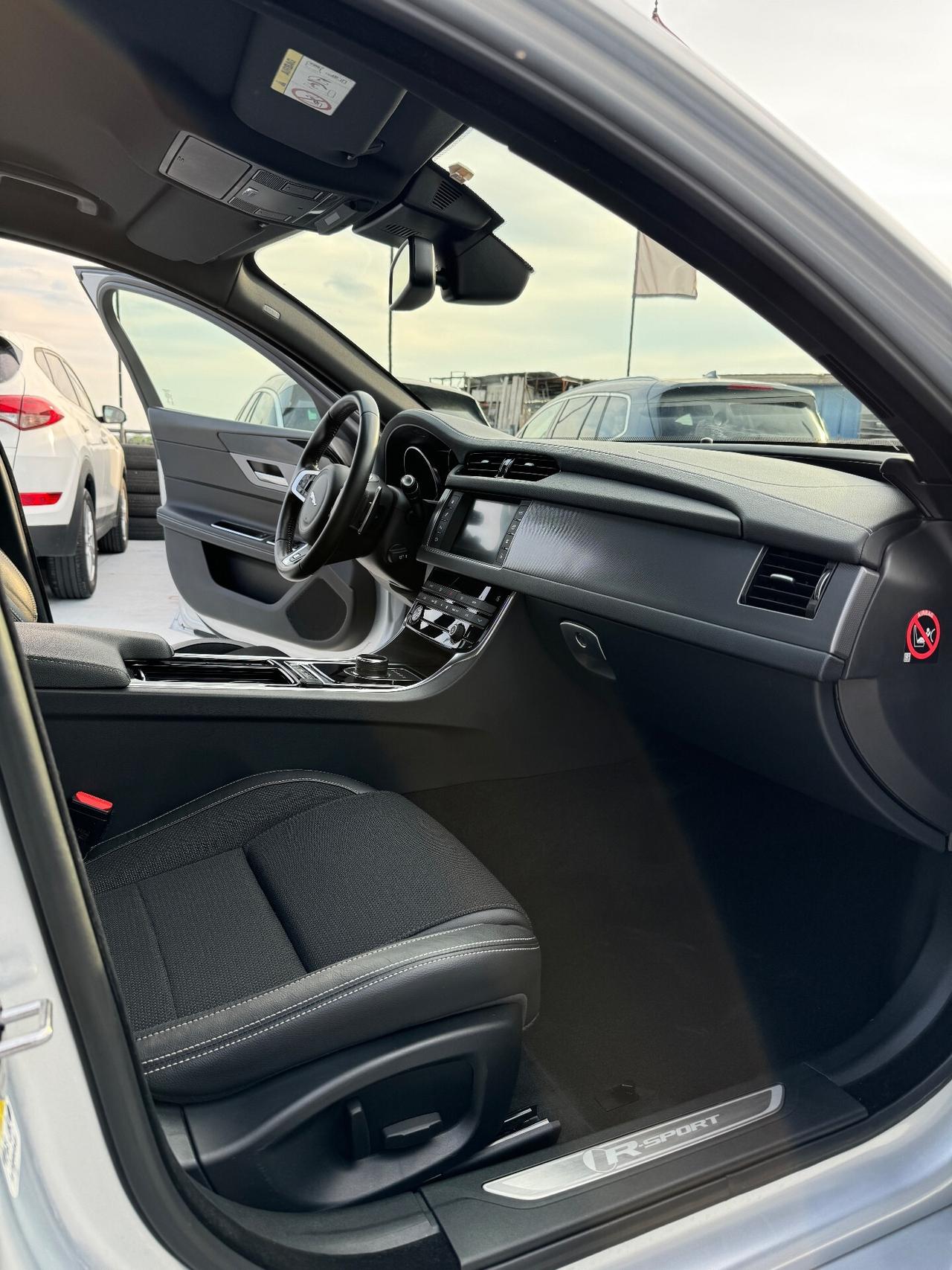 Jaguar XF 2.0 D 240 CV AWD aut. R-Sport