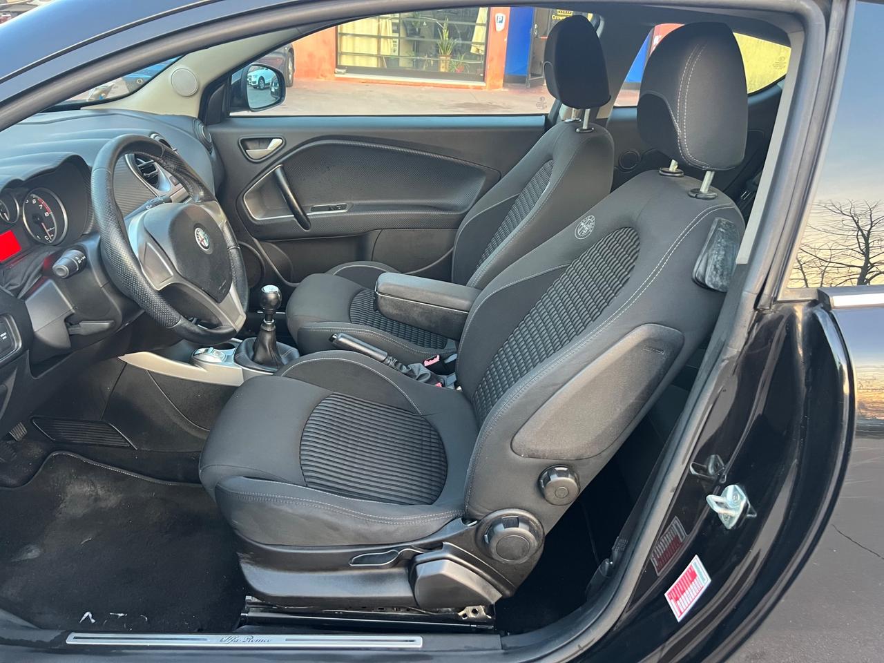 Alfa Romeo MiTo 1.4 105 CV M.air S&S Distinctive Sport Pack