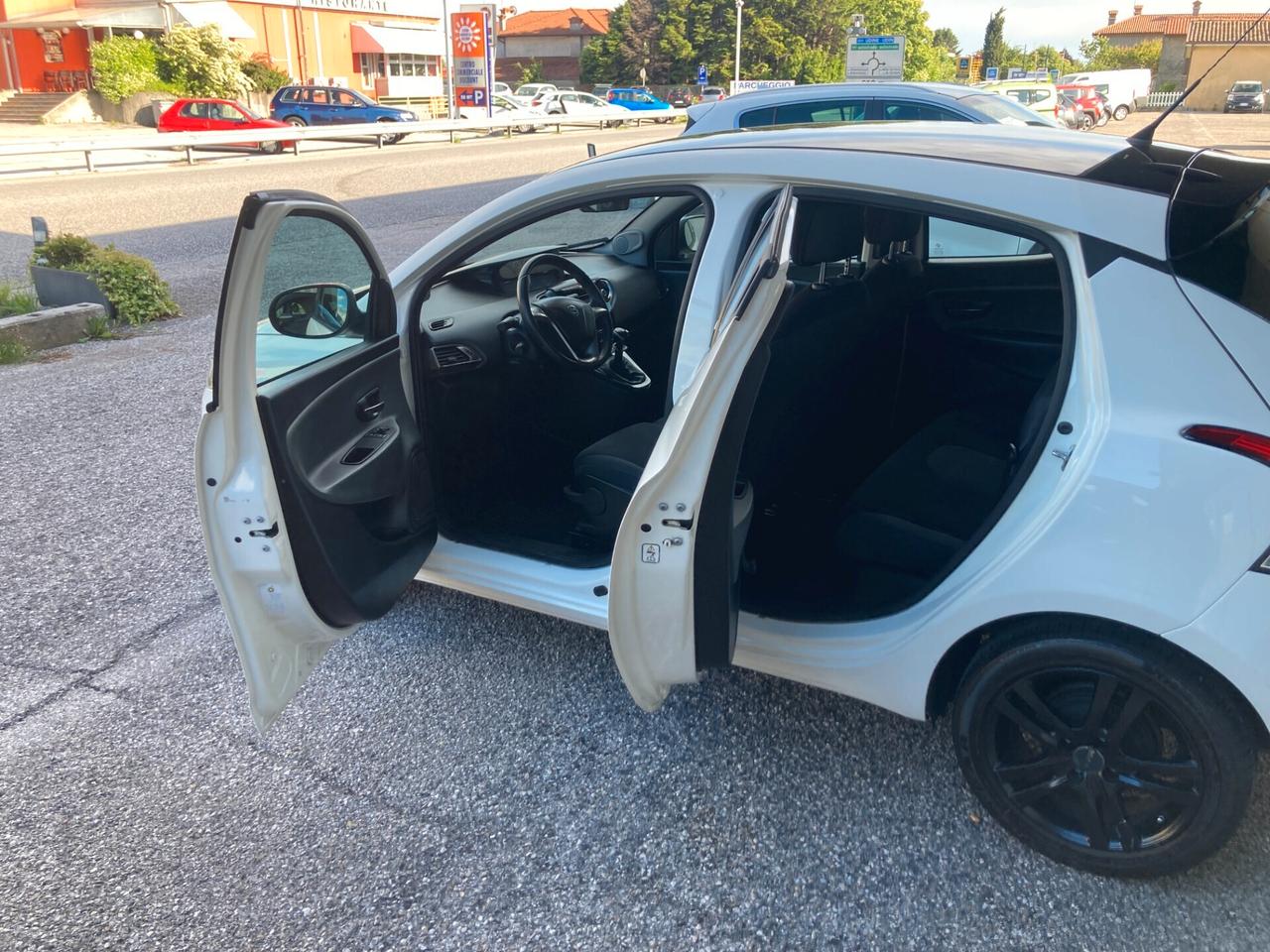 Lancia Ypsilon 1.2 69 CV 5 porte S&S Silver