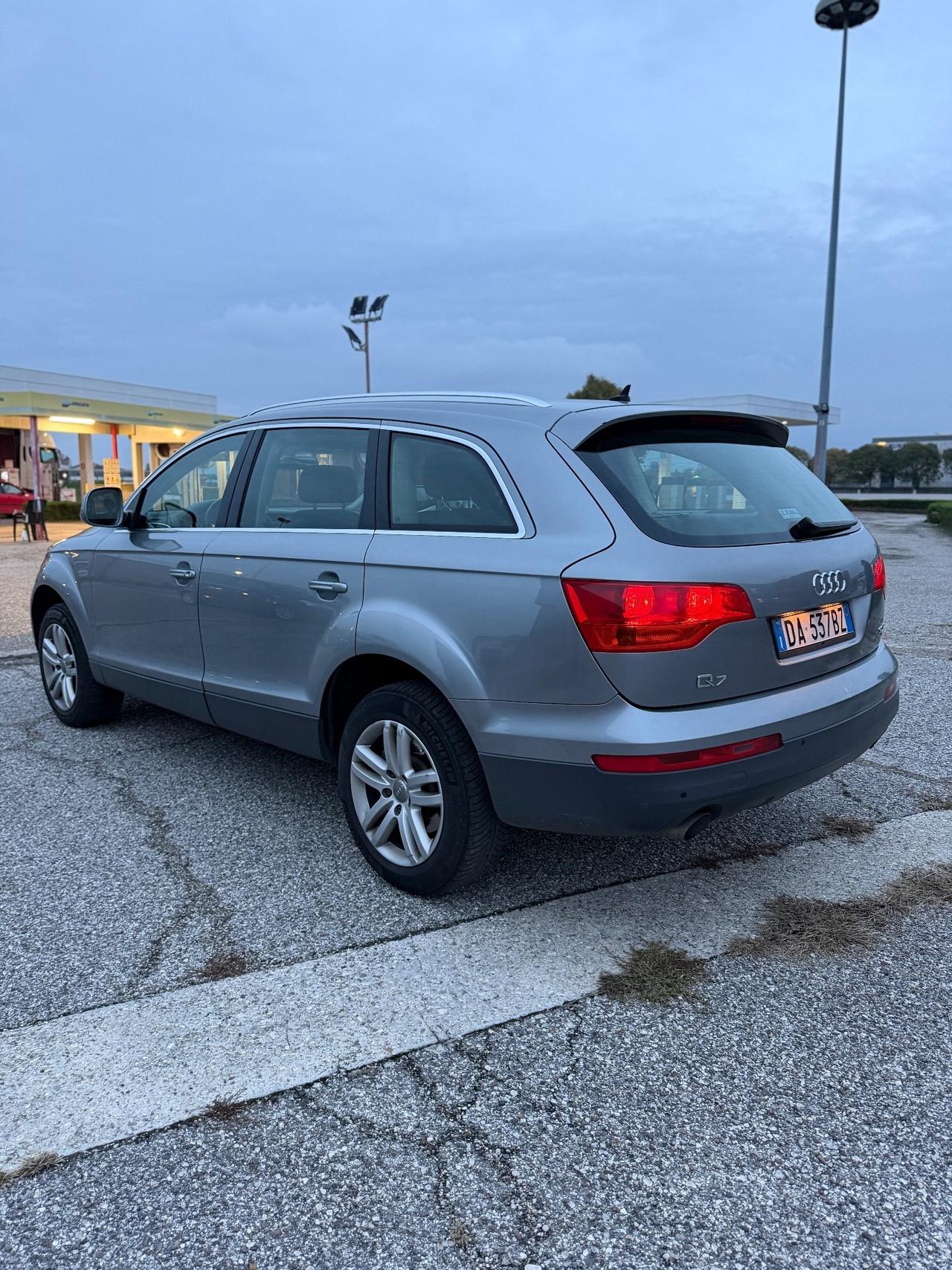 Audi Q7 3.0 V6 TDI 233CV quattro tiptronic