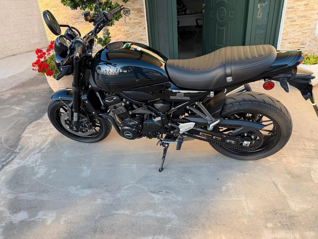 Kawasaki Z 900 RS Black ball edition
