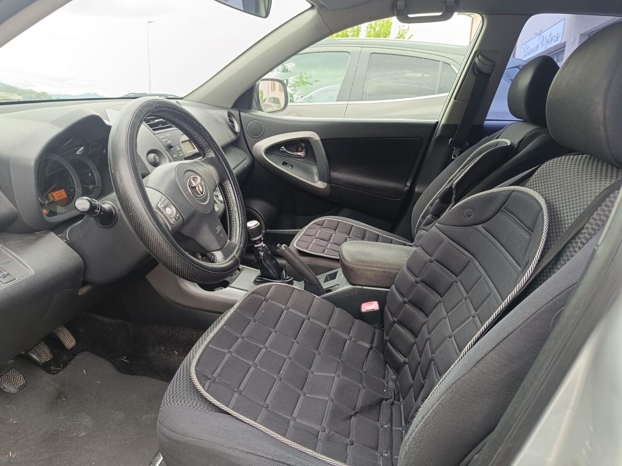 Toyota RAV4 2.2 D-4D 136 CV Luxury CARRELLO E GANCIO