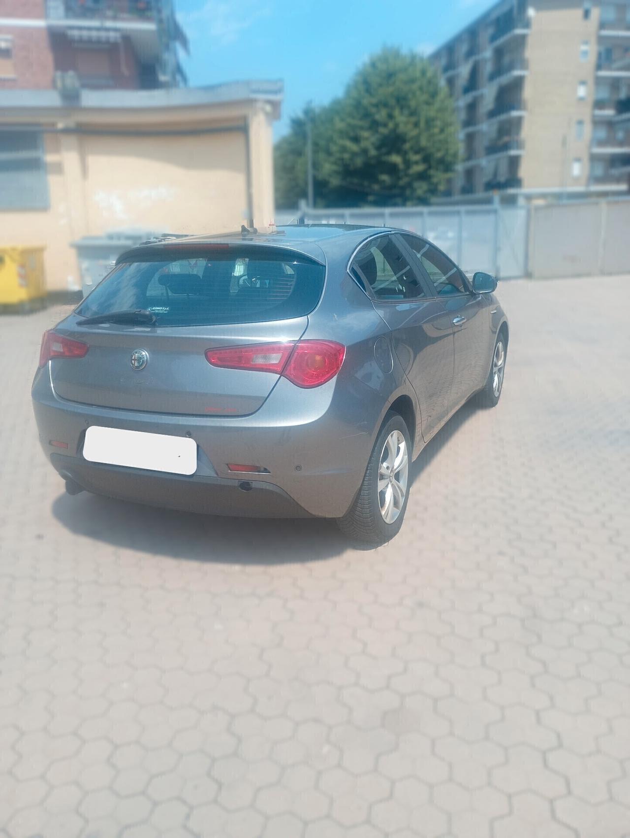 Alfa Romeo Giulietta - APERTI AD AGOSTO